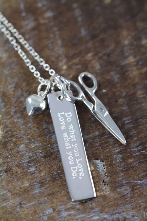 發(fā)型師的時(shí)尚配飾指南 提升專(zhuān)業(yè)魅力與美發(fā)飾品銷(xiāo)售策略